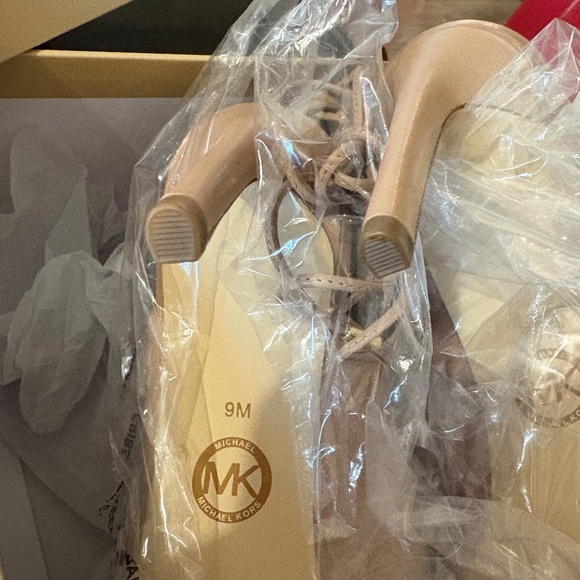 NIB - Michael Kors Thalia Leather Sandal - SZ 9 - Picture 17 of 17